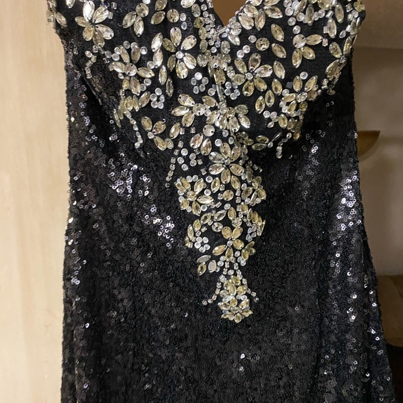 Beautiful long dress with slit - Picture 3 of 3